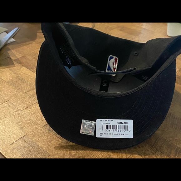 Authentic Toronto Raptors Cap - Picture 3 of 5